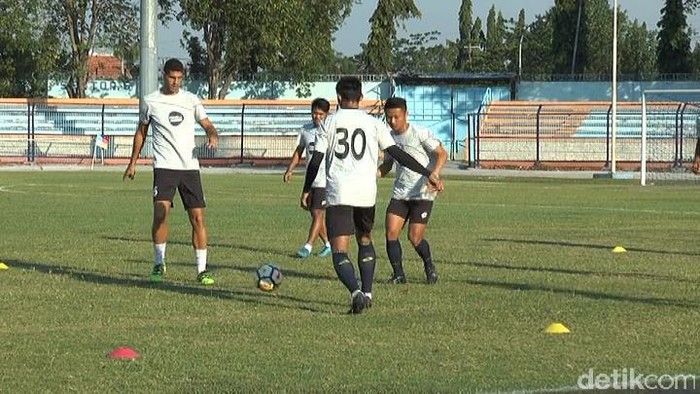 Usaha Bangkit Persela Diganggu Cedera Pemain