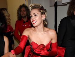 Penyesalan Miley Cyrus Soal Donald Trump dan Wrecking Ball