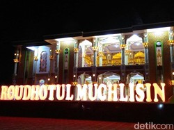 Menengok Ikon Wisata Religi di Jember, Masjid Roudhotul Muchlisin