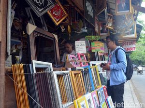Pigura Gratis dari Joko Tole di Cirebon, Siapa Mau?