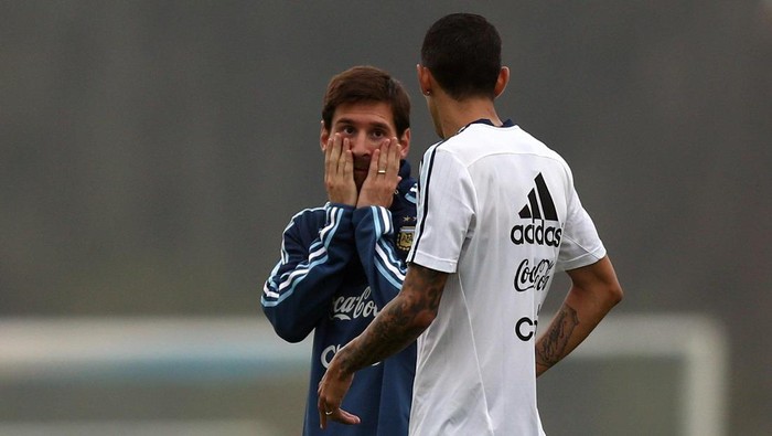 Pelukan Messi untuk Bocah yang Dilarang Bertemu Dirinya