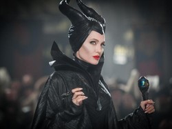 3 Desainer Indonesia Rancang Gaun yang Terinspirasi Film Maleficent 2