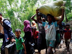 Warga Rohingya: Menakutkan, Desa dibakar, Anak-Orang Tua Terpisah
