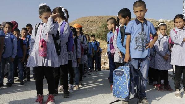 Tanpa Gedung, Begini Perjuangan Anak-anak Palestina untuk Sekolah