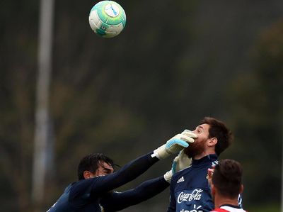 Hap! Wajah Messi Ditangkap Romero