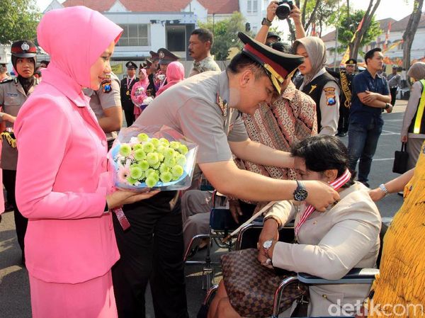 Penghormatan Polrestabes Surabaya untuk Anggota yang Pensiun
