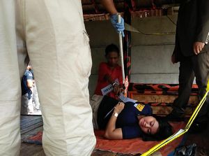 Foto: Reka Ulang Adegan Pembunuhan Sadis Nenek Elih Foto: Reka Ulang Adegan Pembunuhan Sadis Nenek Elih