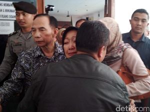 Pasutri Eks Walkot Cimahi Menangis Usai Sidang Vonis