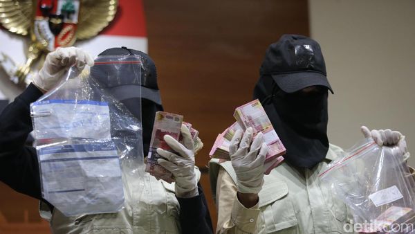 Ini Barang Bukti Kasus Suap Bunda Sitha