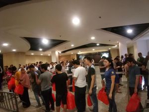 Banyaknya Pembeli Diskon Sepatu Nike Tak Diimbangi Jumlah Petugas Banyaknya Pembeli Diskon Sepatu Nike Tak Diimbangi Jumlah Petugas