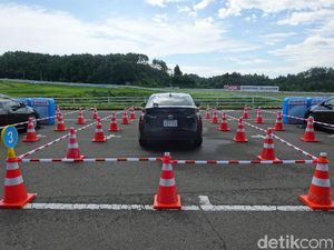 Toyota Klaim Bisa Kurangi Tabrak Belakang Sampai 90% Toyota Klaim Bisa Kurangi Tabrak Belakang Sampai 90%