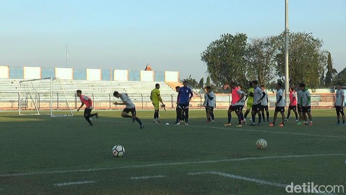 Giliran Kiper Persela Cedera