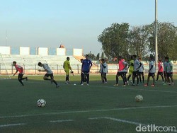 Giliran Kiper Persela Cedera