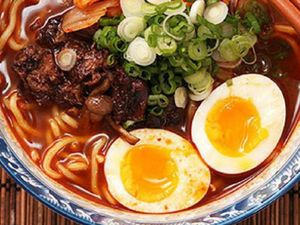 Suka Ramyun? 9 Racikan Mie Instan Korea Ini Benar-benar Bikin Ngiler!