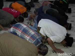 Wali Kota Tegal Kena OTT KPK, PNS Setempat Sujud Syukur