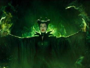 Maleficent 2, Pertempuran Peri dengan Ratu Jelmaan Donald Trump