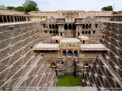 Keren Tapi Capek... Sumur Ini Punya 3.500 Anak Tangga