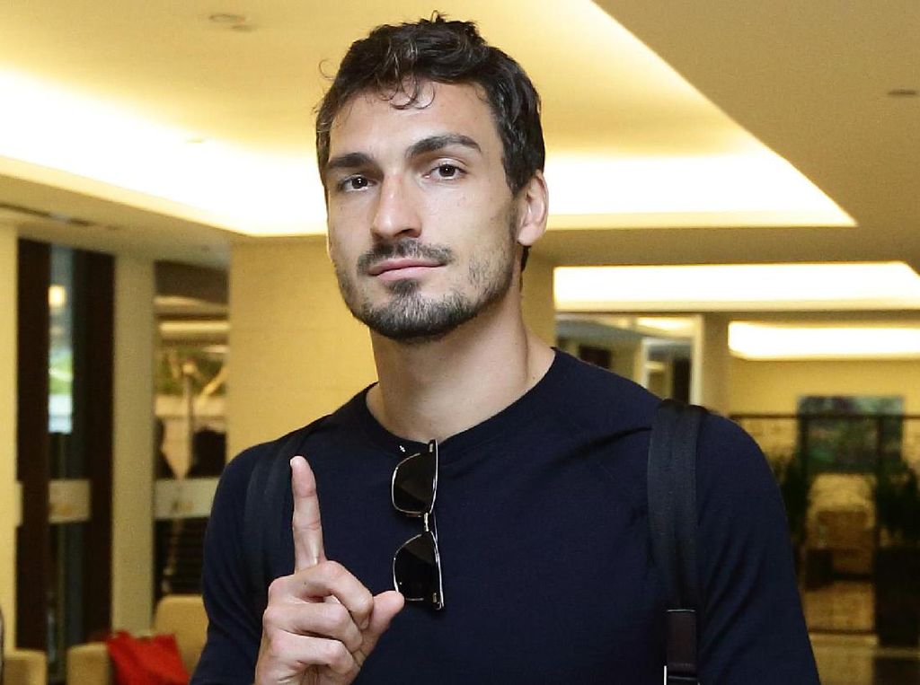 Aksi Hummels Lompat dari Balkon Bikin Bierhoff Gusar Aksi Hummels Lompat dari Balkon Bikin Bierhoff Gusar
