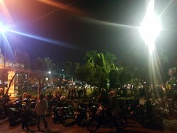 Warga Menyemut Tunggu Kedatangan Jokowi di Masjid Agung Sukabumi