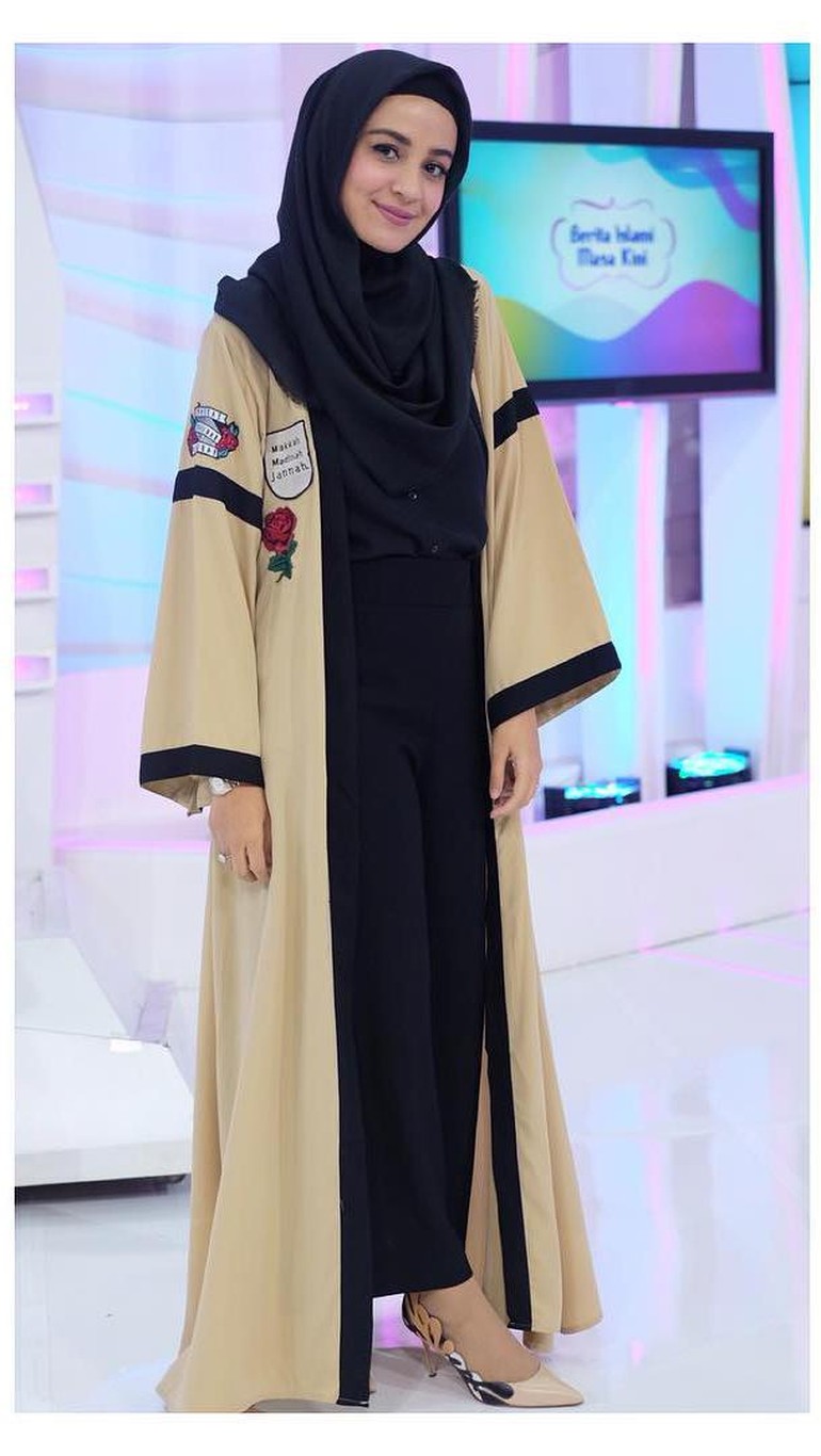 Foto 10 Gaya Hijab Selebriti Yang Bisa Ditiru Untuk Salat Ied Besok Foto 10 Gaya Hijab Selebriti Yang Bisa Ditiru Untuk Salat Ied Besok