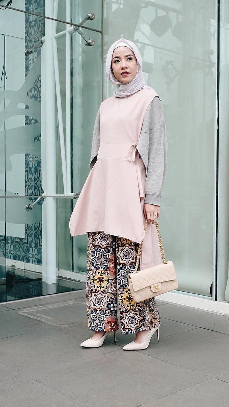 Foto 10 Gaya Hijab Selebriti Yang Bisa Ditiru Untuk Salat Ied Besok Foto 10 Gaya Hijab Selebriti Yang Bisa Ditiru Untuk Salat Ied Besok