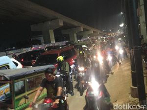 Lalin ke Bekasi Macet Parah, Kalimalang dan Tol Sama-sama Stuck