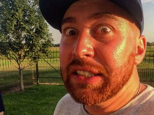 Ekspresi Kocak Orang-orang Menahan Pedasnya Cabai