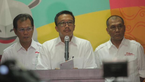 Menpora Imam Nahrawi (tengah) masih pertimbangkan masa depan Satuan Pelaksana Program Indonesia Emas.
