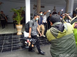 KPK Geledah Ruang Kerja Siti Masitha