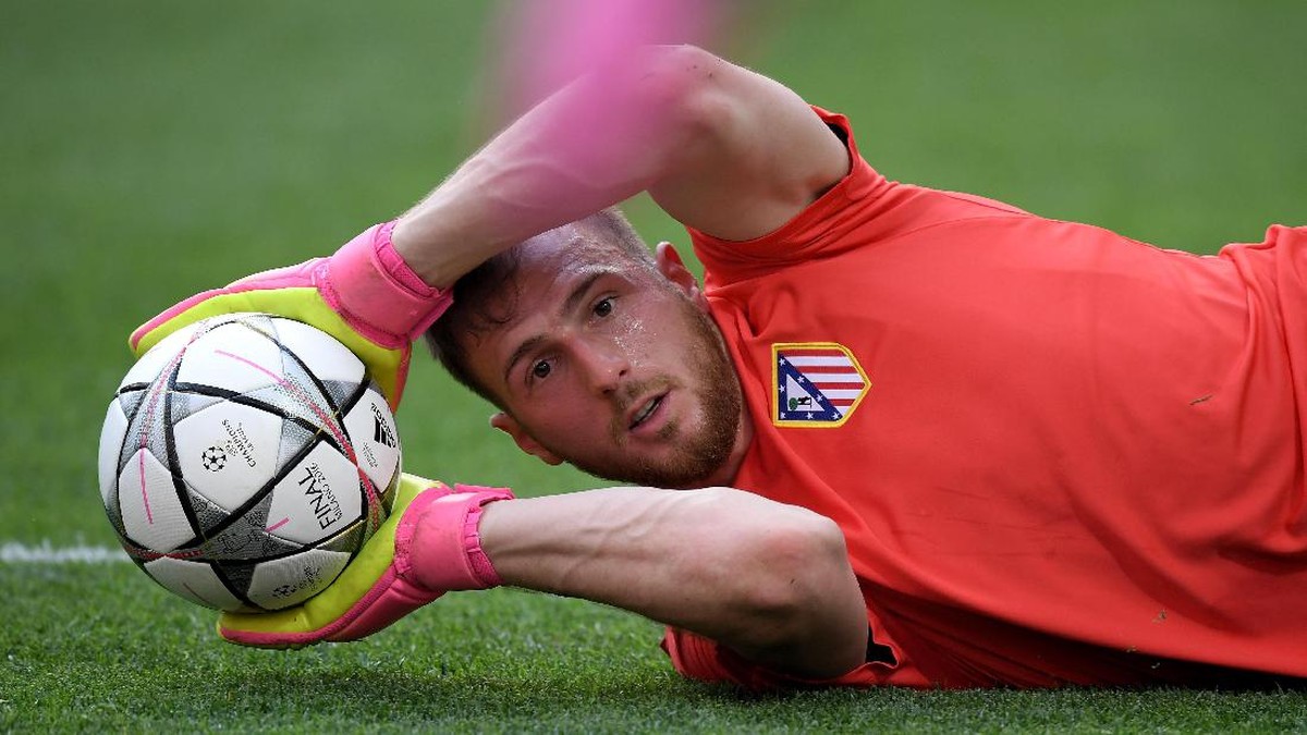 Jan Oblak bisa saja meninggalkan Atletico di musim depan. Foto: Matthias Hangst/Getty Images
