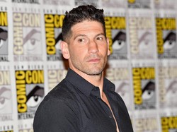 Jon Bernthal Bergabung dengan Ryan Gosling di Film Biopik Neil Armstrong
