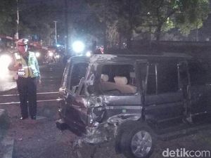 Mobil dan Motor Tertabrak Kereta di Cakung, 1 Orang Tewas