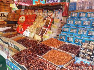 Pedagang Oleh-oleh Haji di Tanah Abang Raup Omzet Rp 7 Juta/Hari