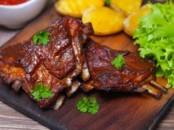 Kambing Bakar yang Gurih Empuk, Enak Dicocol dengan Sambal Kecap!