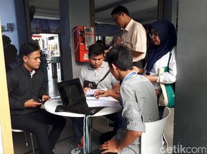 Foto: Ramai-ramai Antre Beli Rusun Tanjung Barat