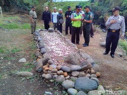 Tumpukan Batu Menyerupai Makam Gegerkan Warga Purwokerto