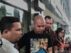 Tulis Wifey Jadi Wifi, Ahmad Dhani Diledek Netizen