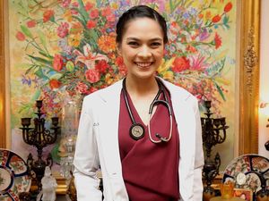 Foto: Kecantikan Mesty Ariotedjo, Si Dokter, Model, dan Pemain Harpa