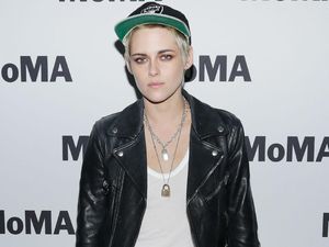 Kristen Stewart Tampil Boyish