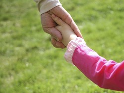 Kisruh Anak Kristen Inggris Diasuh Keluarga Muslim