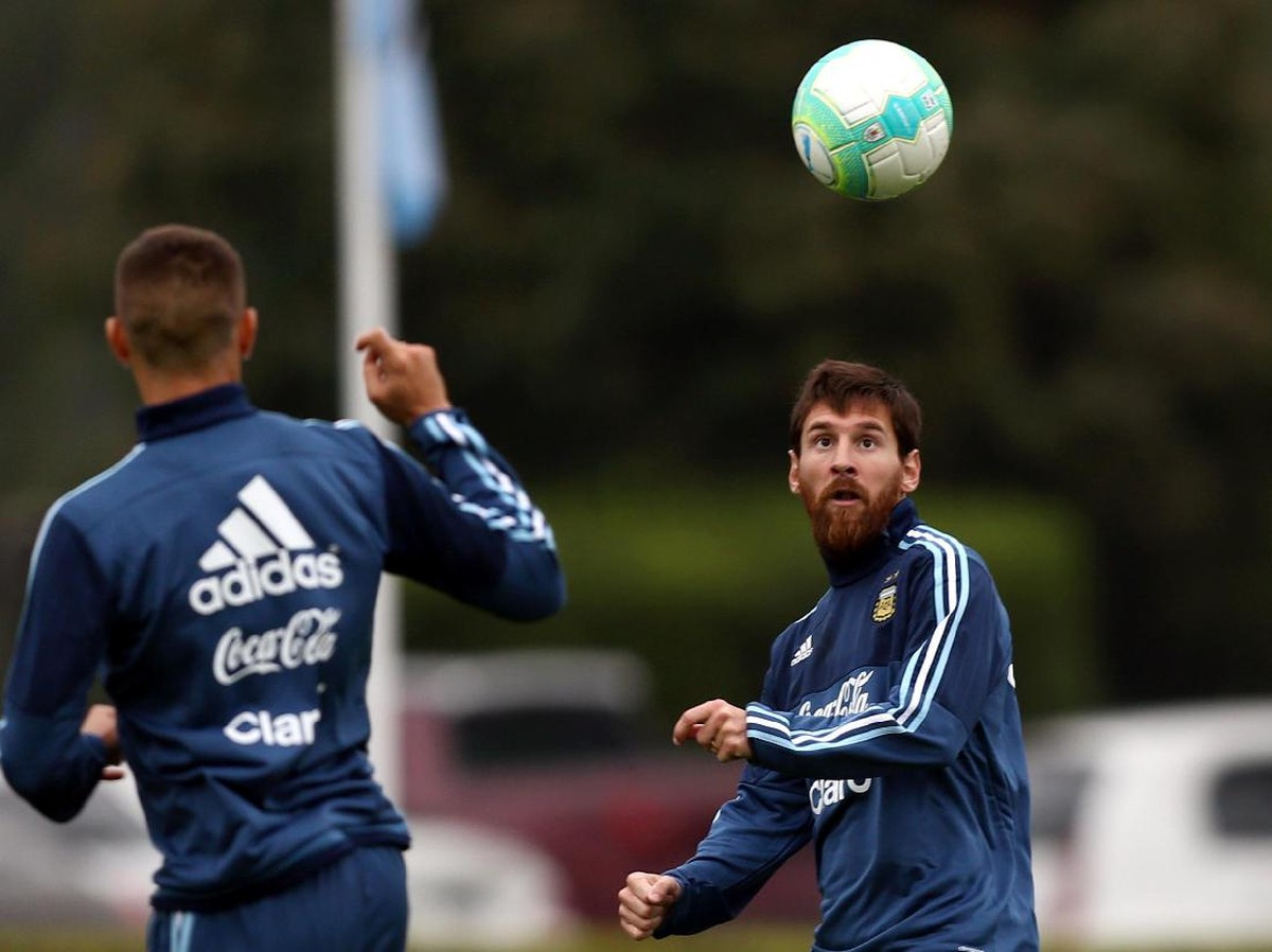 Lionel Messi berlatih dengan tim nasional Argentina (Foto: Marcos Brindicci/Reuters)