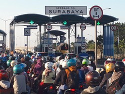 Antrean Toron Roda Dua di Suramadu Capai 500 Meter