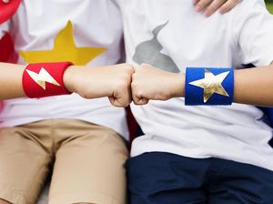 Asyiknya! Anak-anak di RS Ini Dihibur Para Superhero