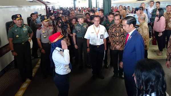 Foto: Lawatan Ke Sukabumi, Jokowi Naik Kereta Api Khusus