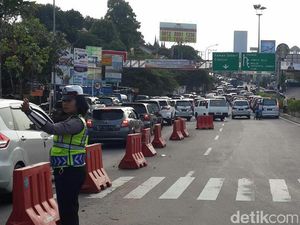 Lalin Puncak Diberlakukan Satu Arah ke Bawah Pukul 14.00 WIB Lalin Puncak Diberlakukan Satu Arah ke Bawah Pukul 14.00 WIB