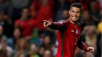 Di paruh pertama laga, Ronaldo mencetak satu gol lagi. Gol itu dibukukan lewat titik putih pada menit ke-28. (Foto: Rafael Marchante/Reuters)