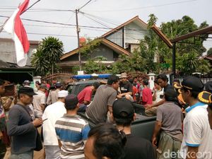 Polisi Tembak Kerbau Kurban yang Ngamuk di Pondok Gede