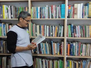 Buku 212 hingga Laptop Disita Polisi dari Rumah Jonru Buku 212 hingga Laptop Disita Polisi dari Rumah Jonru