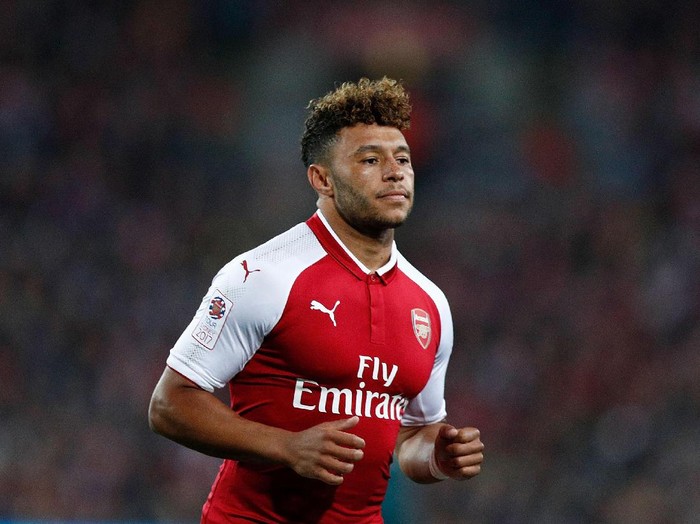 SYDNEY, AUSTRALIA - JULY 15:  Alex Oxlade-Chamberlain of Arsenal runs on field during the match between the Western Sydney Wanderers and Arsenal FC at ANZ Stadium on July 15, 2017 in Sydney, Australia.  (Photo by Zak Kaczmarek/Getty Images)
