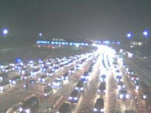 Urai Macet, Contraflow Diberlakukan di Tol Cikampek KM 35-50 Urai Macet, Contraflow Diberlakukan di Tol Cikampek KM 35-50
